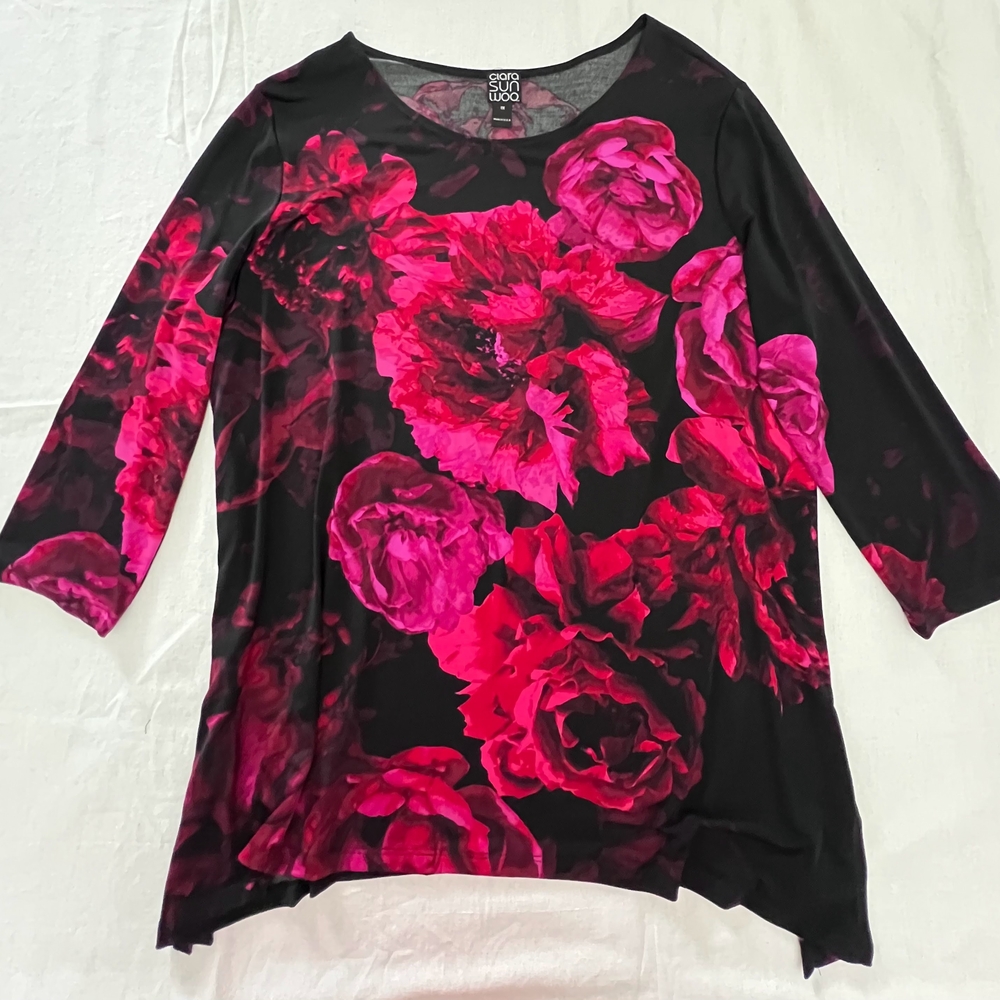 Clara Sunwoo 1X Black Pink Floral Liquid Knit Tunic Top Asymmetrical Hem